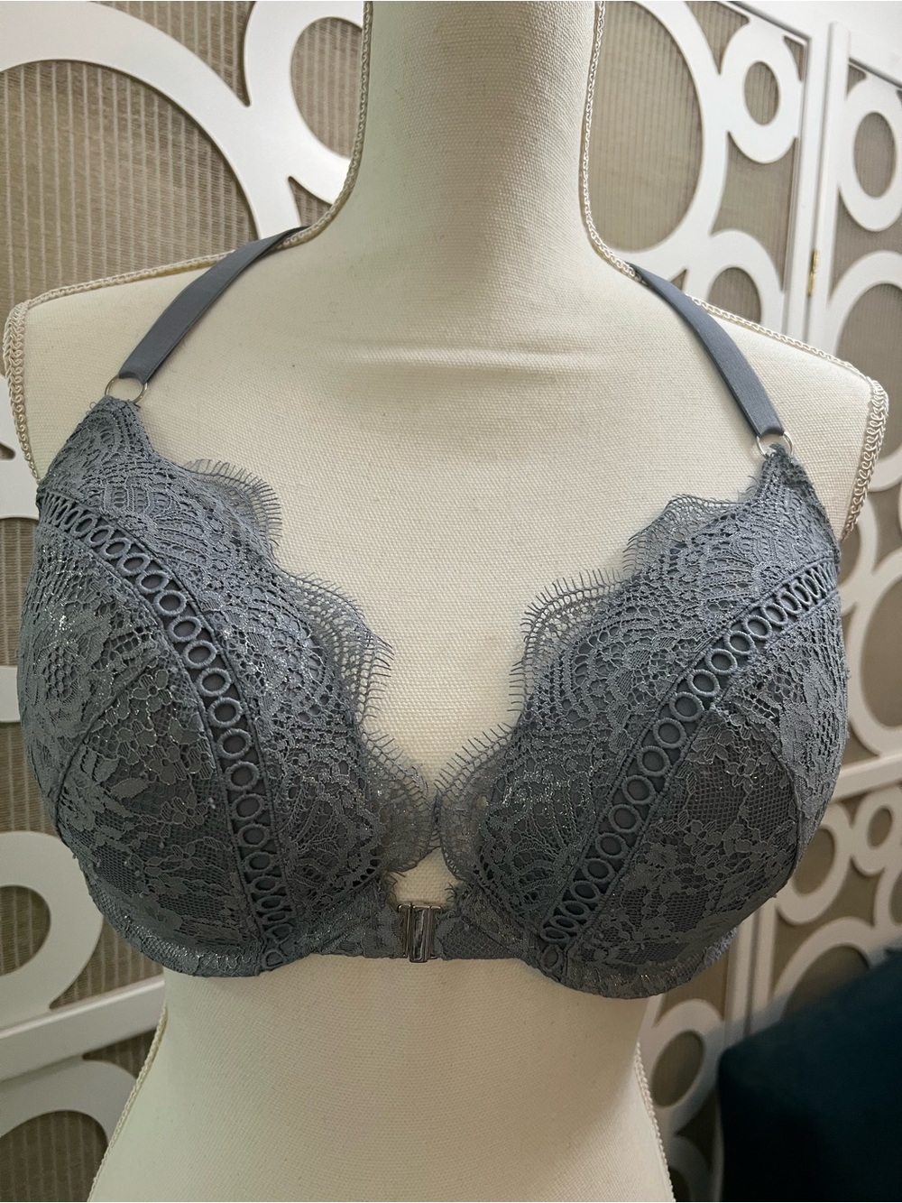 Gorgeous Victoria's Secret Dream Angels Lace Plunge Front-Close Bra 38D